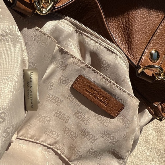 Michael Kors Delancey Tote Crossbody Bag Tan Brown leather with gold hardware - Picture 9 of 11